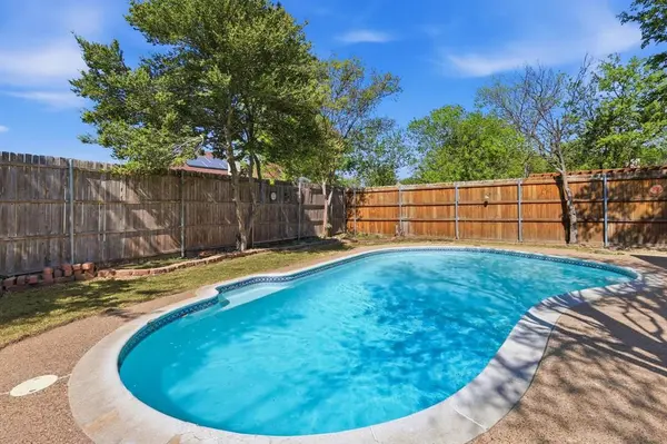 1140 W Hills Terrace, Saginaw, TX 76179