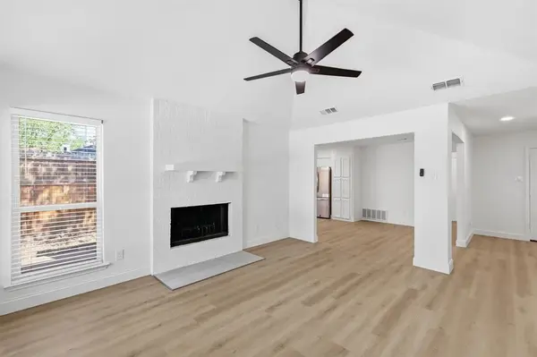 1140 W Hills Terrace, Saginaw, TX 76179