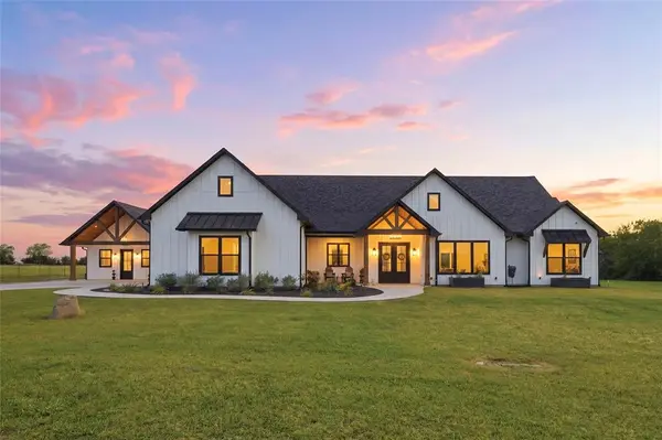 1726 County Road 1255, Savoy, TX 75479