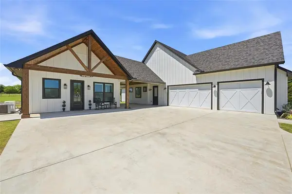 1726 County Road 1255, Savoy, TX 75479