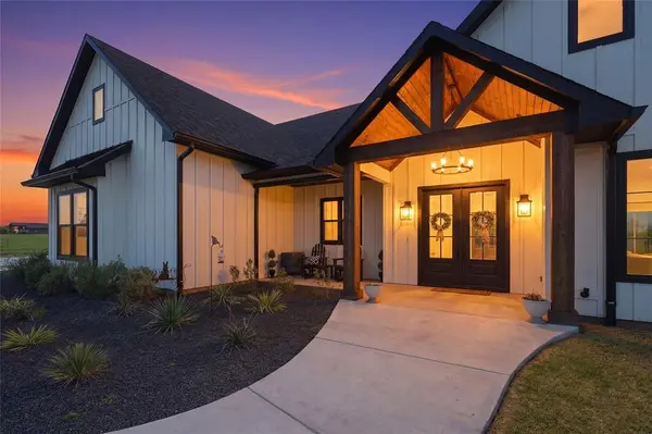 1726 County Road 1255, Savoy, TX 75479