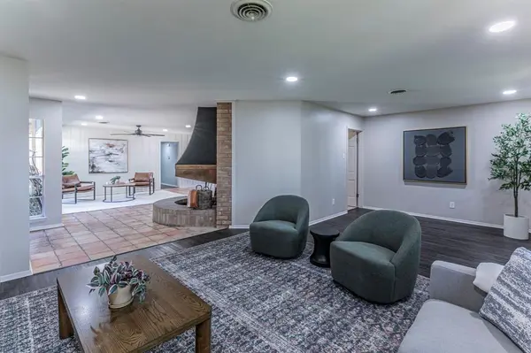 5400 Lake Jackson Drive, Waco, TX 76710