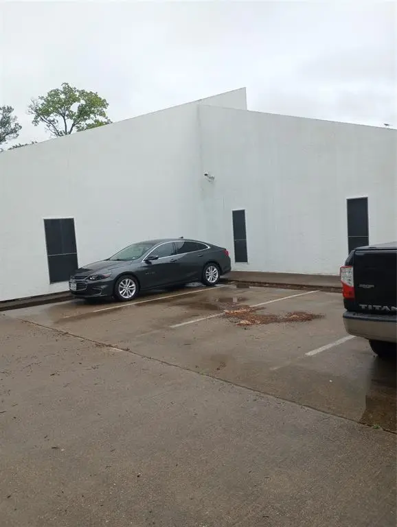 2900 W Park Row Drive, Pantego, TX 76013