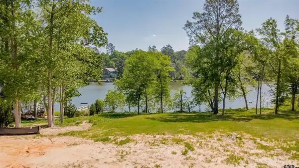 1217 Chateau Lane #B, Lindale, TX 75771