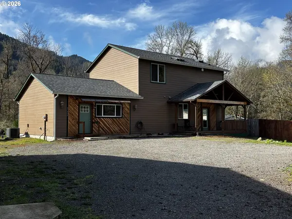 47426 School ST, Oakridge, OR 97463