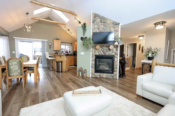 4 Holbrook PL, Sylvan Lake, AB T4S 2P2