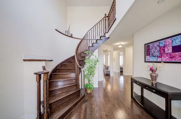 28 Mancini CRES, Richmond Hill, ON L4E 0T1