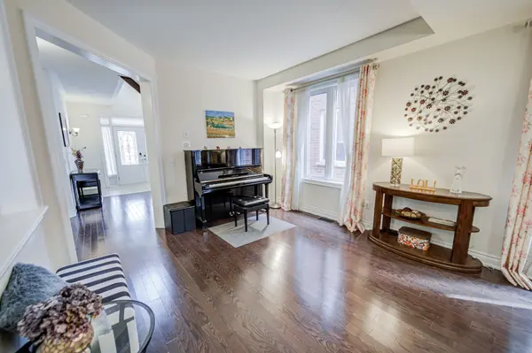 28 Mancini CRES, Richmond Hill, ON L4E 0T1