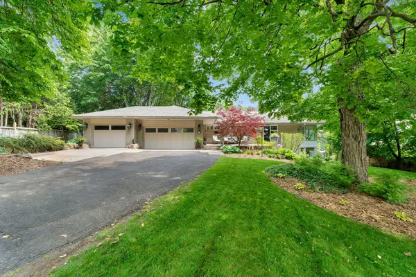 5 Orchard CRES, Guelph, ON N1E 1W9