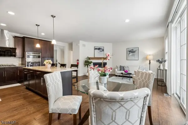 54 Carillon Cir, Livingston Twp., NJ 07039