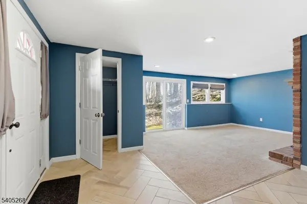 18 Byram Bay Rd, Hopatcong Boro, NJ 07843