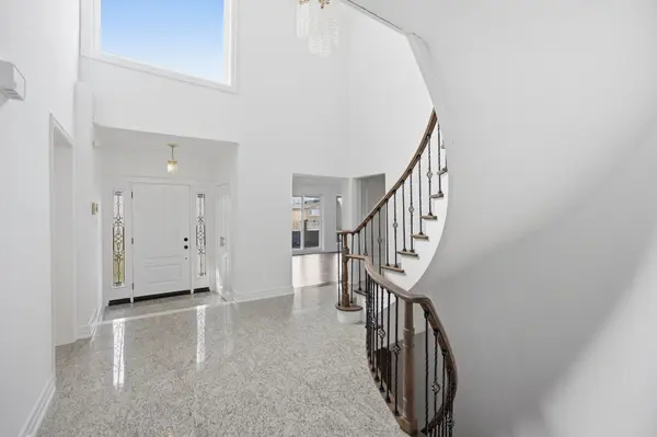 394 Patricia AVE, Toronto C07, ON M2R 2M9