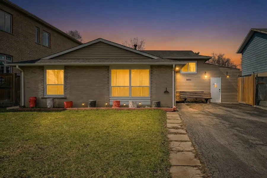 3031 Lafontaine RD, Mississauga, ON L4T 1Z4