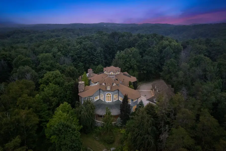 9 Flaherty LN, Caledon, ON L7K 2P2