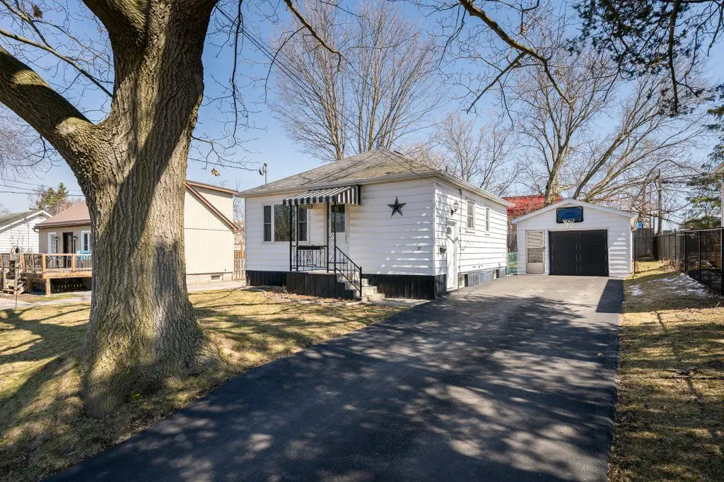 27 Valleyview CRES, Belleville, ON K8P 3E9