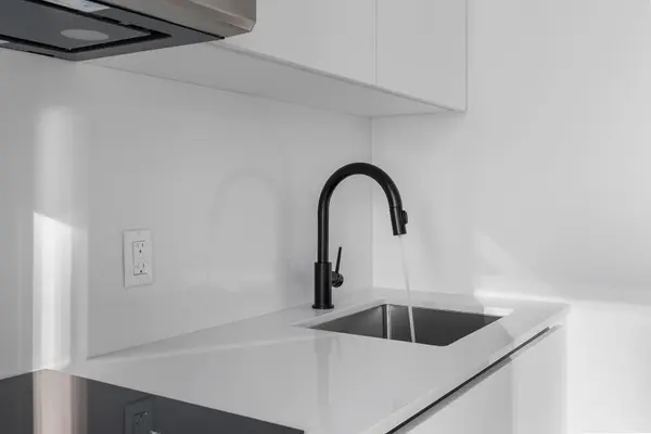 327 King ST W #4502, Toronto C01, ON M5V 0W7