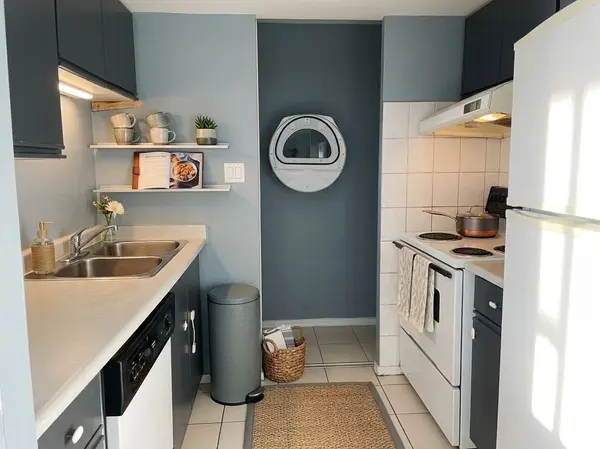 2550 Lawrence AVE #2209, Toronto E04, ON M1P 4Z3