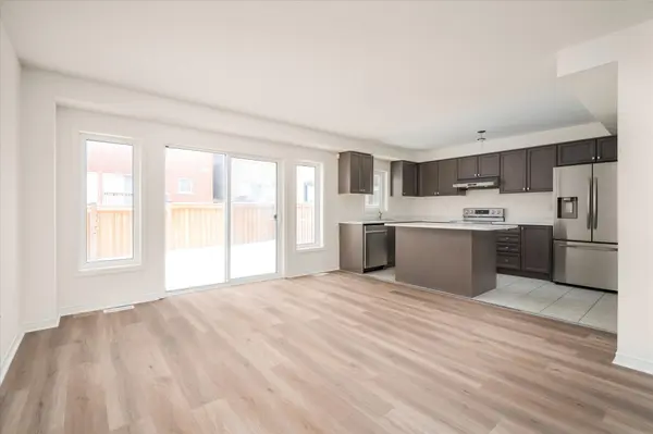 39 Barnfield CRES, Ajax, ON L1Z 0T3