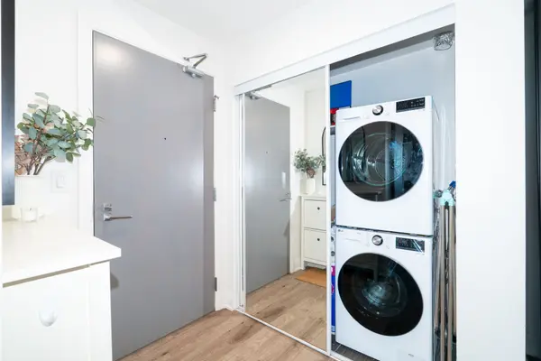 7165 Yonge ST #Ph201, Markham, ON L3T 0E1