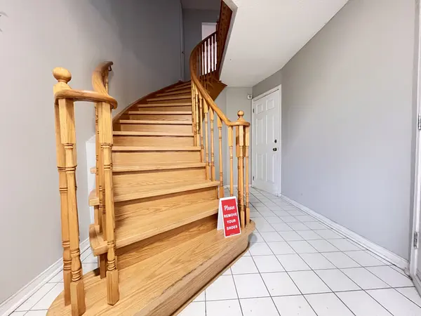 5317 Ferret CT, Mississauga, ON L4Z 3M4