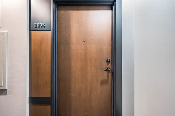 4065 Confederation Pkwy #2003, Mississauga, ON L5B 0L4