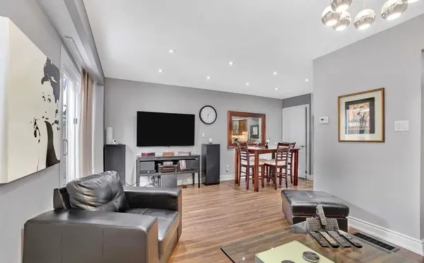 90 Foster CRES #90, Brampton, ON L6V 3M8