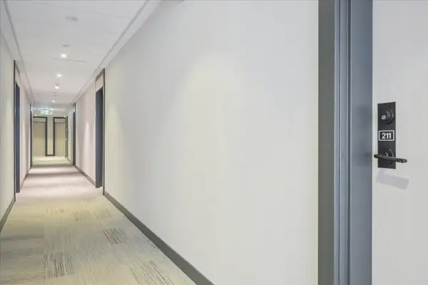 168 Sabina DR #211, Oakville, ON L6H 0W5