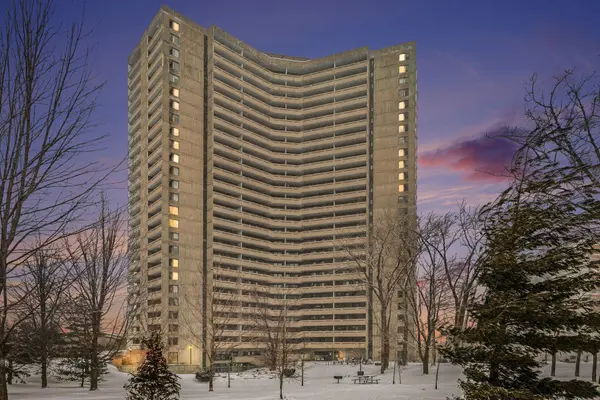 1081 Ambleside DR #906, Woodroffe, ON K2B 8C8