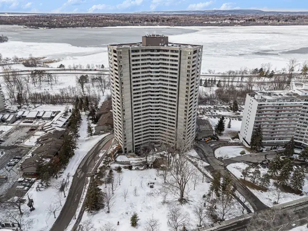 1081 Ambleside DR #906, Woodroffe, ON K2B 8C8