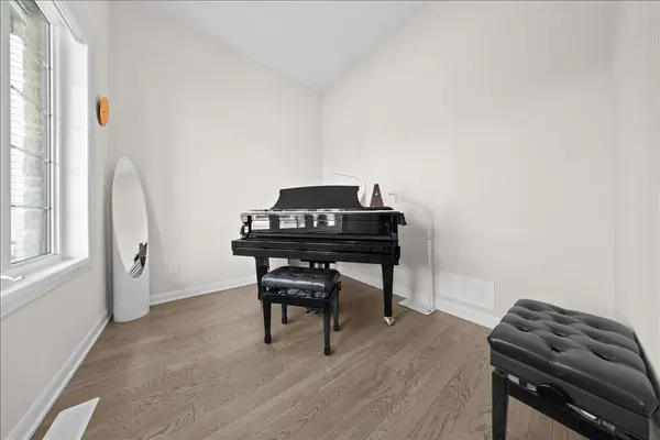 352 Cloyne CRES, Barrhaven, ON K2J 6W4