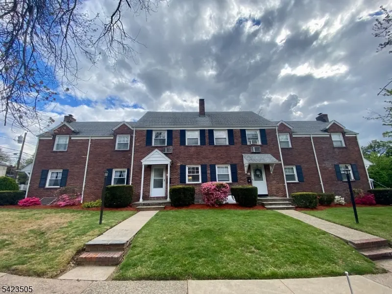 66-70 Liberty Pl #70, Palisades Park Boro, NJ 07650