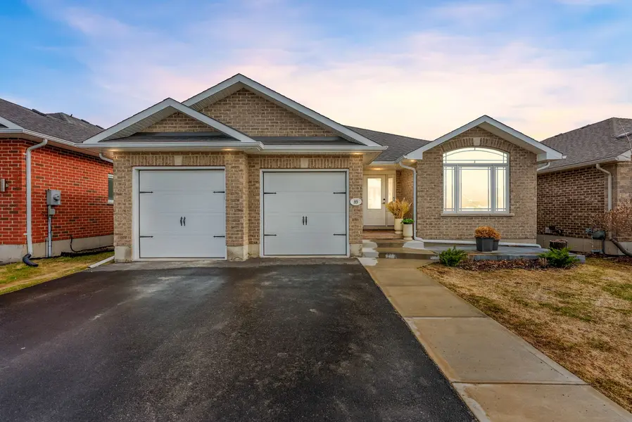 89 Hartwood CRES, Greater Napanee, ON K7R 0A8