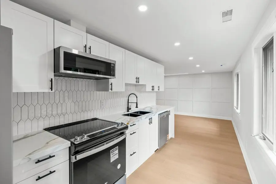 855 Garth ST #Upper, Hamilton, ON L9C 4K7