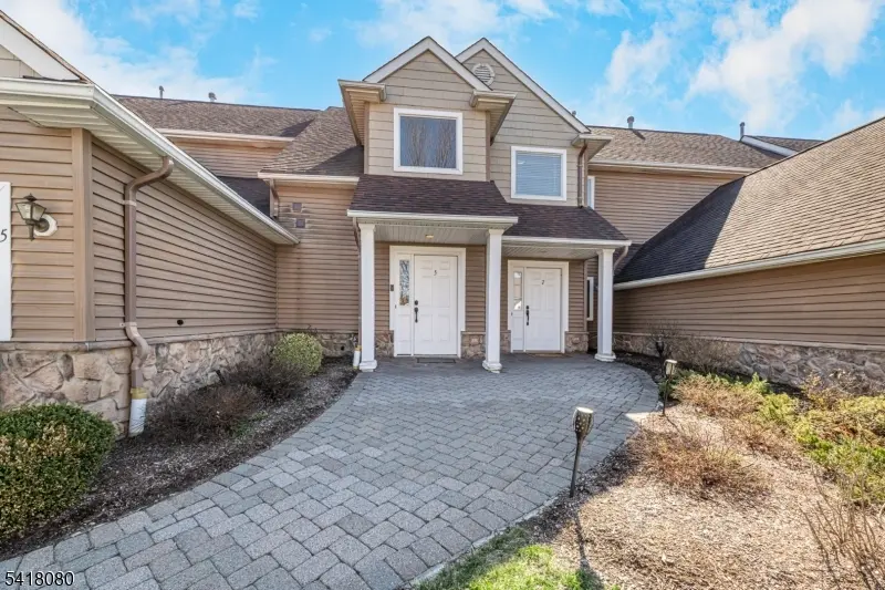 5 Bramble Ct, Hardyston Twp., NJ 07419