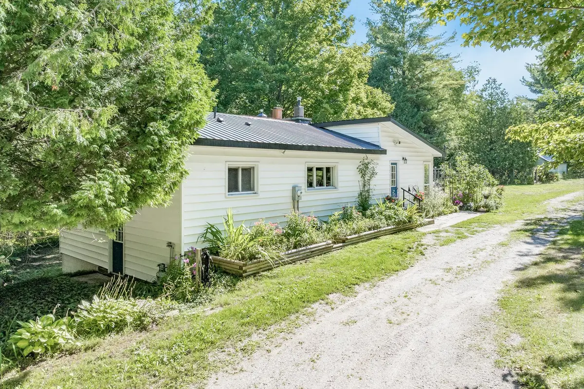 1983 Horseshoe Valley RD W, Oro-medonte, ON L4M 4Y8