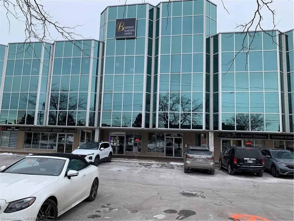 466 Speers RD #202, Oakville, ON L6K 3W9
