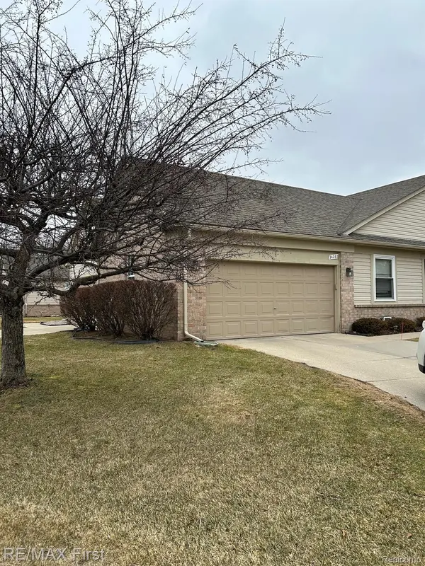 34267 Birchway CIR, Sterling Heights, MI 48312