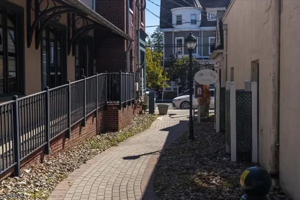 18-20 Main St, Clinton Town, NJ 08809