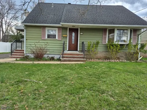 66 Independence Dr, Roselle Boro, NJ 07203