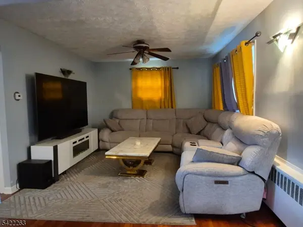 66 Independence Dr, Roselle Boro, NJ 07203