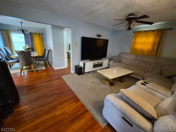 66 Independence Dr, Roselle Boro, NJ 07203