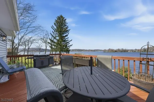 23 Edgemere Ave, Mount Arlington Boro, NJ 07856