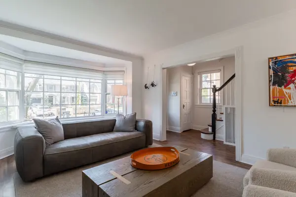 19 Heather RD, Toronto C11, ON M4G 3G2