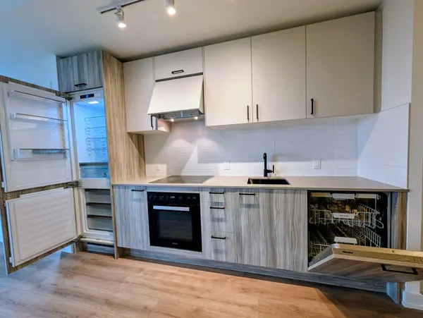 5 Quarrington LN #1202, Toronto C13, ON M3C 0S4