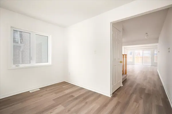 39 Barnfield CRES, Ajax, ON L1Z 0T3