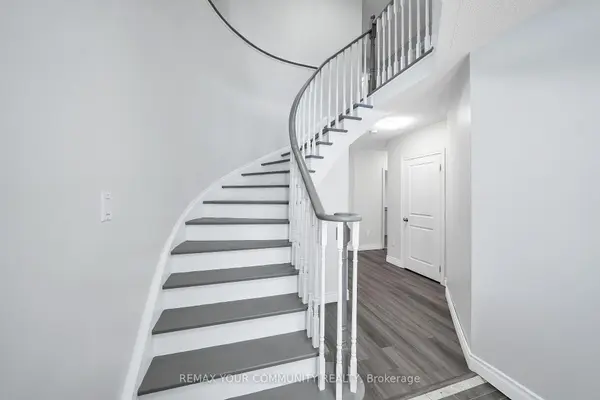 17 Adanac DR, Whitby, ON L1N 0J4