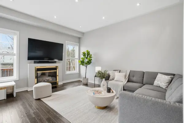 72 Dovetail DR, Richmond Hill, ON L4E 5A7