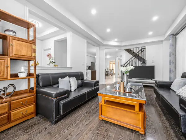 25 Gordon Landon DR, Markham, ON L6B 0X9