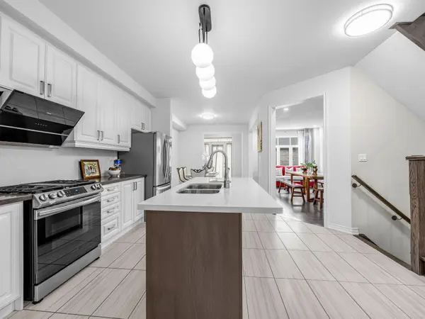 25 Gordon Landon DR, Markham, ON L6B 0X9