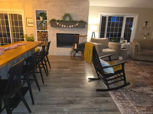 28 Broadmoor AVE, Barrie, ON L4N 3M9